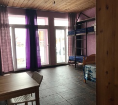 Комната стандарт с 2 односпальными и 2 двухъярусными кроватями Благодатная в Портал Белуха