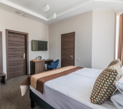 Двухместный номер Стандарт Плюс с видом на город двуспальная кровать в Проспект