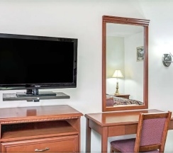 Четырёхместный номер Standard в Vantage Point Inn Woodland Hills