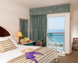Двухместный номер Grand Deluxe двуспальная кровать в Herods Palace Hotel