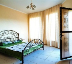 Двухместный номер Standard с балконом (двуспальная кровать) в Villa Familia