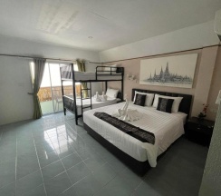Четырёхместный номер Standard с балконом в Samui Green Hotel