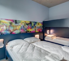 Четырёхместный номер Standard в MEININGER Hotel Berlin East Side Gallery