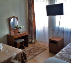 Трехместный номер с балконом в Десятка