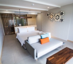 Двухместный номер Canna Deluxe с видом на море двуспальная кровать в Andaman Cannacia Resort & Spa