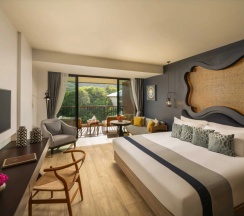 Двухместный номер Deluxe с балконом и с видом на горы двуспальная кровать в Avista Grande Phuket Karon - MGallery