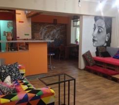 Кровать в общем номере (мужской номер) в Loco Hostel