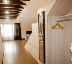 Семейный в Альпийский двор