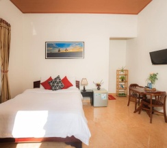 Двухместный номер Standard с балконом двуспальная кровать в Strawberry Garden Homestay
