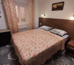 02. Трехместная комната (стандарт). 1 кровать широкая + диван в Левладиа.ру