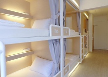 Кровать в общем номере в About A Bed Hostel Chiangmai