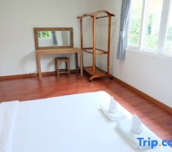 Коттедж с 4 комнатами в Kamalar Palace Longstay house