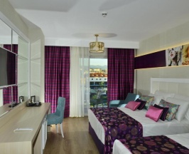 Двухместный номер Deluxe с частичным видом на море двуспальная кровать в Azura Deluxe Resort & Spa