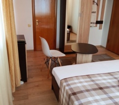 Номер Deluxe с балконом и с красивым видом из окна в Александра