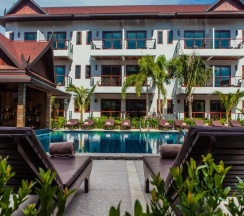 Двухместный номер Standard с видом на бассейн двуспальная кровать в Howard Johnson by Wyndham Phuket Naiyang