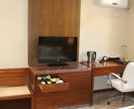 Двухместный номер Standard с красивым видом из окна двуспальная кровать в SoLuxe Hotel Almaty