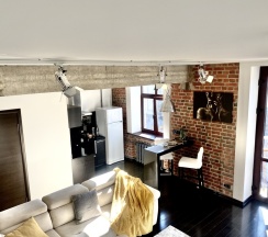 Двухместные апартаменты с 2 комнатами с балконом и с красивым видом из окна двуспальная кровать в Апартаменты InterLoft 6 Old Town Free Parking Wi-Fi 100/50 Smart TV