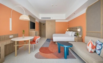 Двухместный номер Deluxe с видом на бассейн двуспальная кровать в Centara Karon Resort Phuket