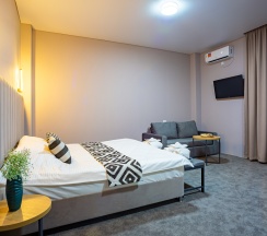 Двухместный номер Супериор с балконом или террасой c 1 комнатой двуспальная кровать в Green land