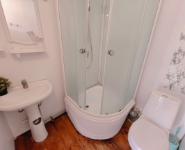 3-х местный «Домик» с двуспальной кроватью в Антиас