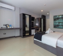 Двухместный номер Superior с видом на море двуспальная кровать в Modern Living Hotel