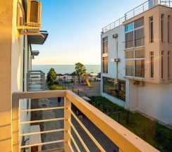 Двухместный номер Стандартный с балконом двуспальная кровать в Green land