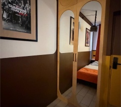 Улучшенный двухместный номер с проектором в Кино хостел на Пушкинской