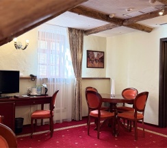 Двухкомнатный люкс «Славия» с сауной и джакузи в Old Estate Hotel&SPA