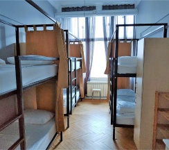 Верхнее место в женском 6-местном номере №412 в Bla Bla Hostel