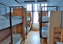 Верхнее место в женском 6-местном номере №412 в Bla Bla Hostel
