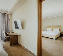 Фэмили Сьюит с балконом боковой вид на море. Корпус 1 в Amza Парк