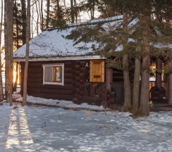 Коттедж стандарт с 2 односпальными и 1 двуспальной кроватью в На ладони