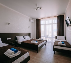 Полулюкс четырехместный с балконом в Космос