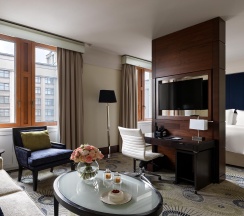 Номер Премьер Кинг в Four Seasons Hotel Moscow