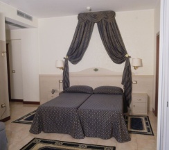 Двухместный номер Standard двуспальная кровать в Hotel Caravelle & Minicaravelle