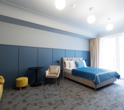 Улучшенный номер с балконом в Simple hotel B9
