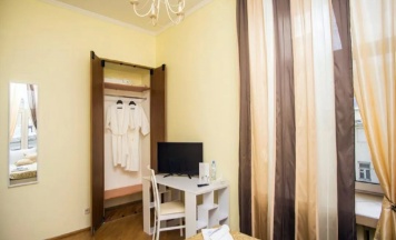 Двухместный номер с 1 кроватью и общей ванной комнатой в Guest room сад