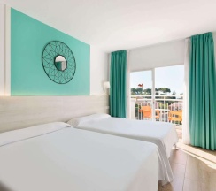 Двухместный номер с видом на бассейн двуспальная кровать в Hotel Best Lloret Splash