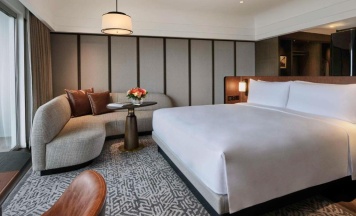 Двухместный номер Gold Fairmont с видом на гавань двуспальная кровать в Fairmont Singapore