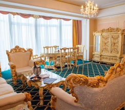 Президентский двухкомнатный люкс с балконом и видом на море в Grand Palace