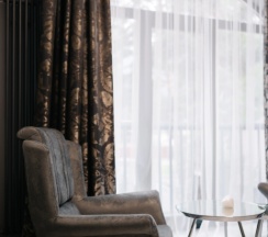 Вилла с балконом и с красивым видом из окна в Residence Village
