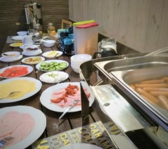 Кровать в общем номере в Hostel Siennicka