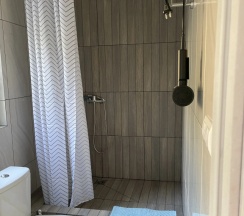 Четырёхместный номер Comfort с балконом в Regan