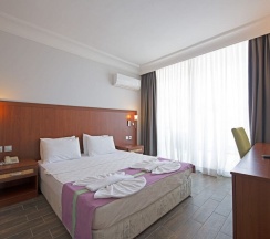 Трёхместный номер Standard в Sun Bay Park Hotel