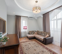 Люкс/Luxe Double Room (двухкомнатный номер с одной двуспальной кроватью) в Воронеж