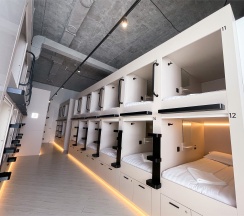 Одноместная капсула в женской зоне (верх) в Deep Hotels