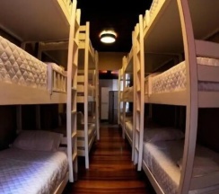 Кровать в общем номере в Bahia Prime Hostel