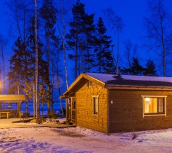 Коттедж стандарт с 2 односпальными и 2 двуспальными кроватями в На ладони