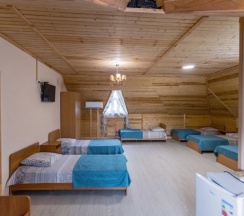 Большой семейный номер с раздельными кроватями, от 1-10 человек в Гостевой дом