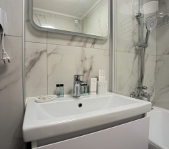 Двухместные апартаменты 2 с видом на внутреннюю территорию (во двор) двуспальная кровать в Exclusive Hotel&Apartments